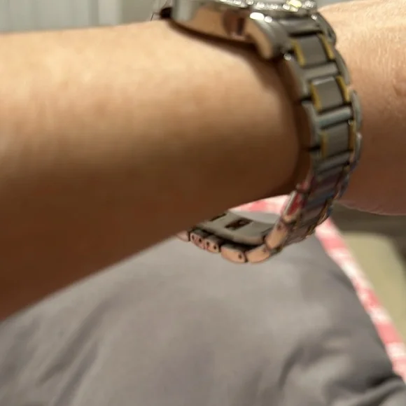 Bulova silver/ gold watch - Picture 3 of 6